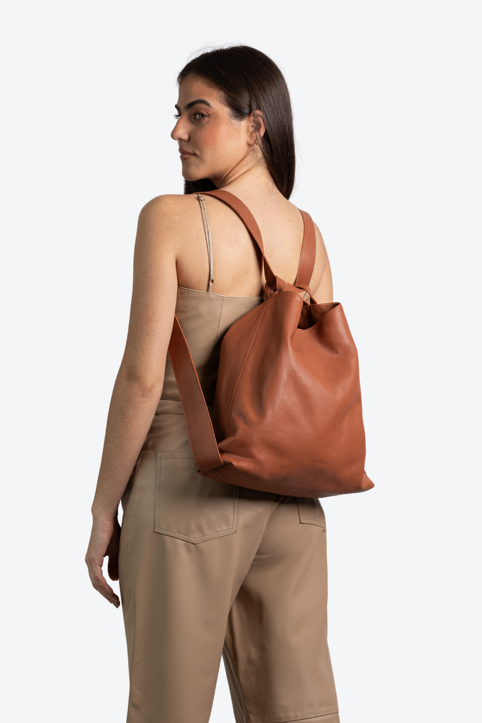 Bolsa Couro Saco Vira Mochila Grande