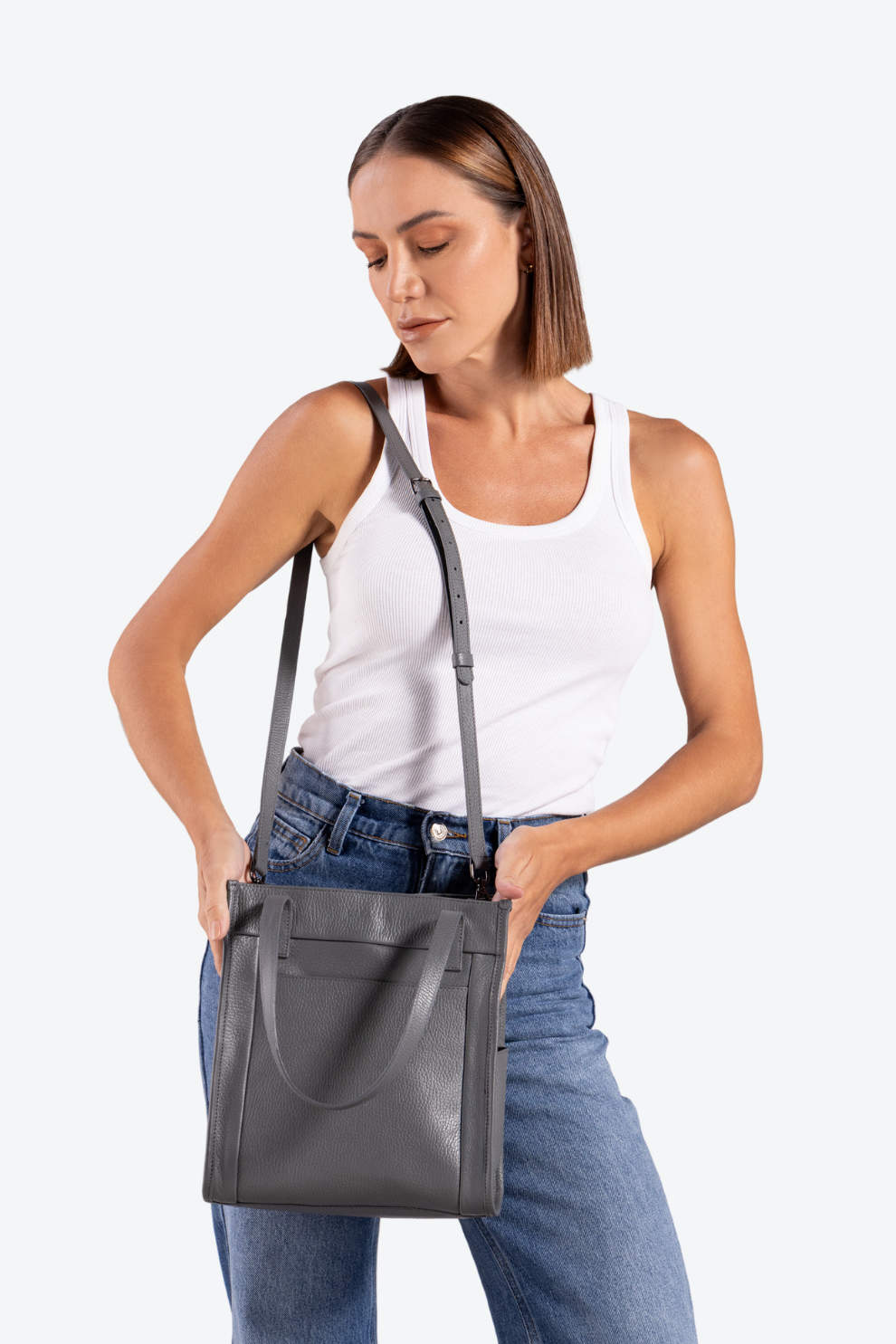 Bolsa Couro com Bolsos Laterais Média