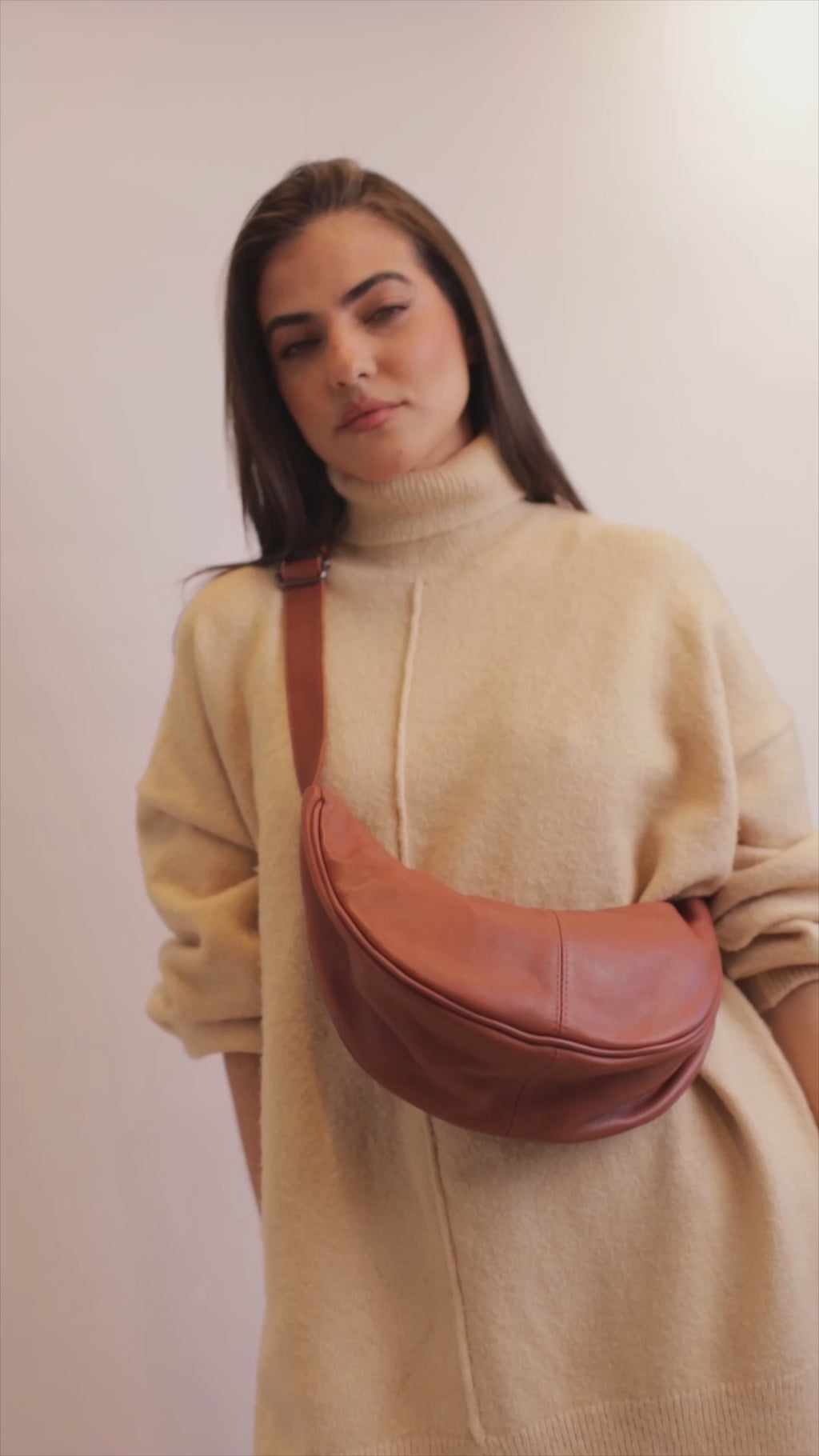 Bolsa Pochete Couro Meia Lua Média